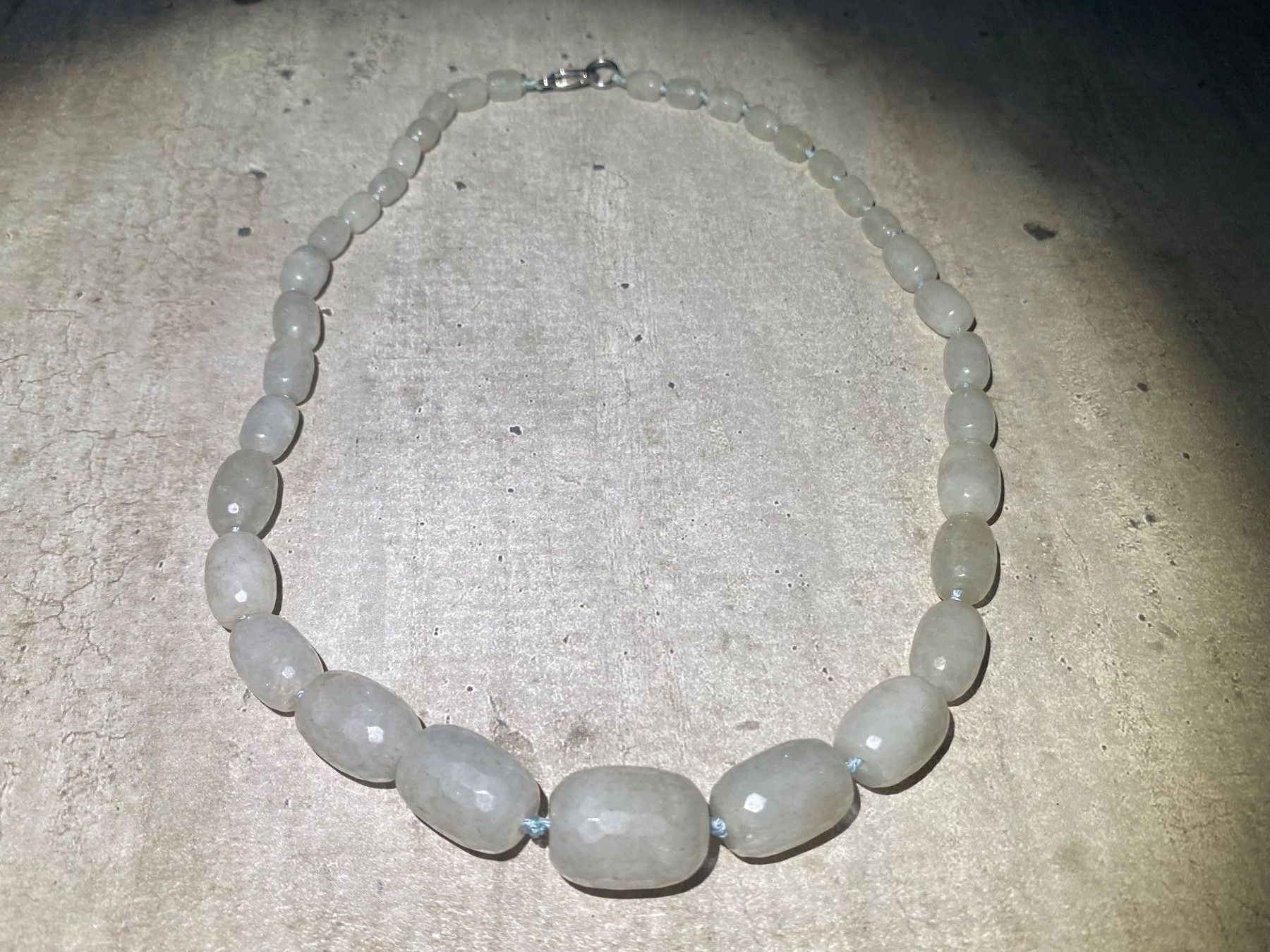 Catenine: weisse Jade - natürlich - Edelstein Halskette – Nuovo e nell'imballaggio originale da Laax GR venduto da krippenfiguren-laax 4