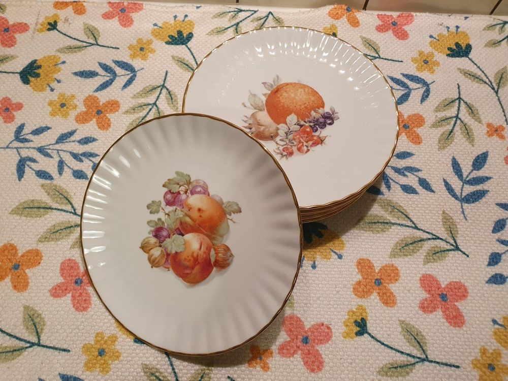 Lot de 4 assiettes anciennes décor floral avec un liseré doré Vitriam - Arts de la table