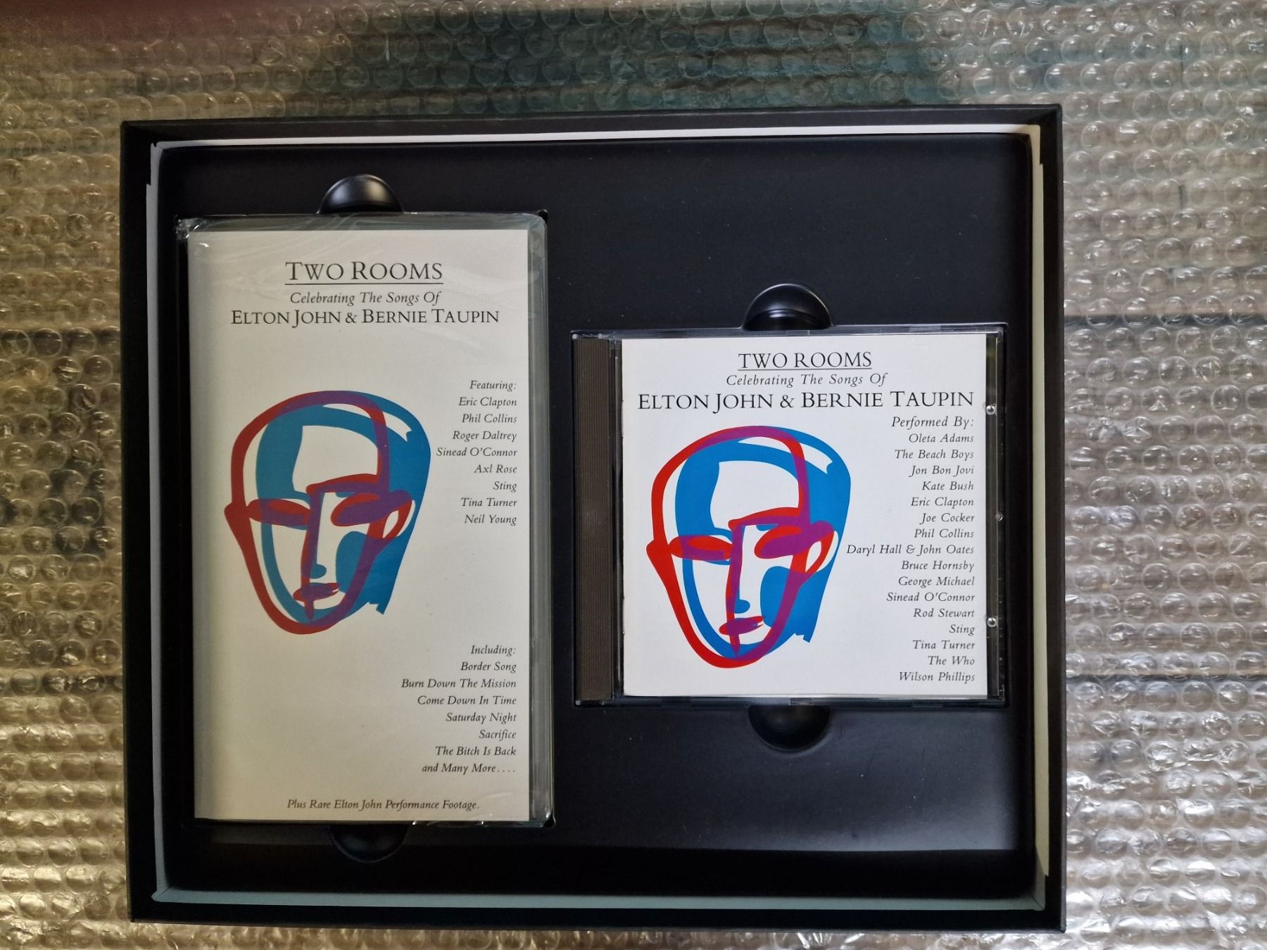 CDs: Various Box, CD+VHS+Buch – Two Rooms – Gebraucht aus Root von atelier22 1