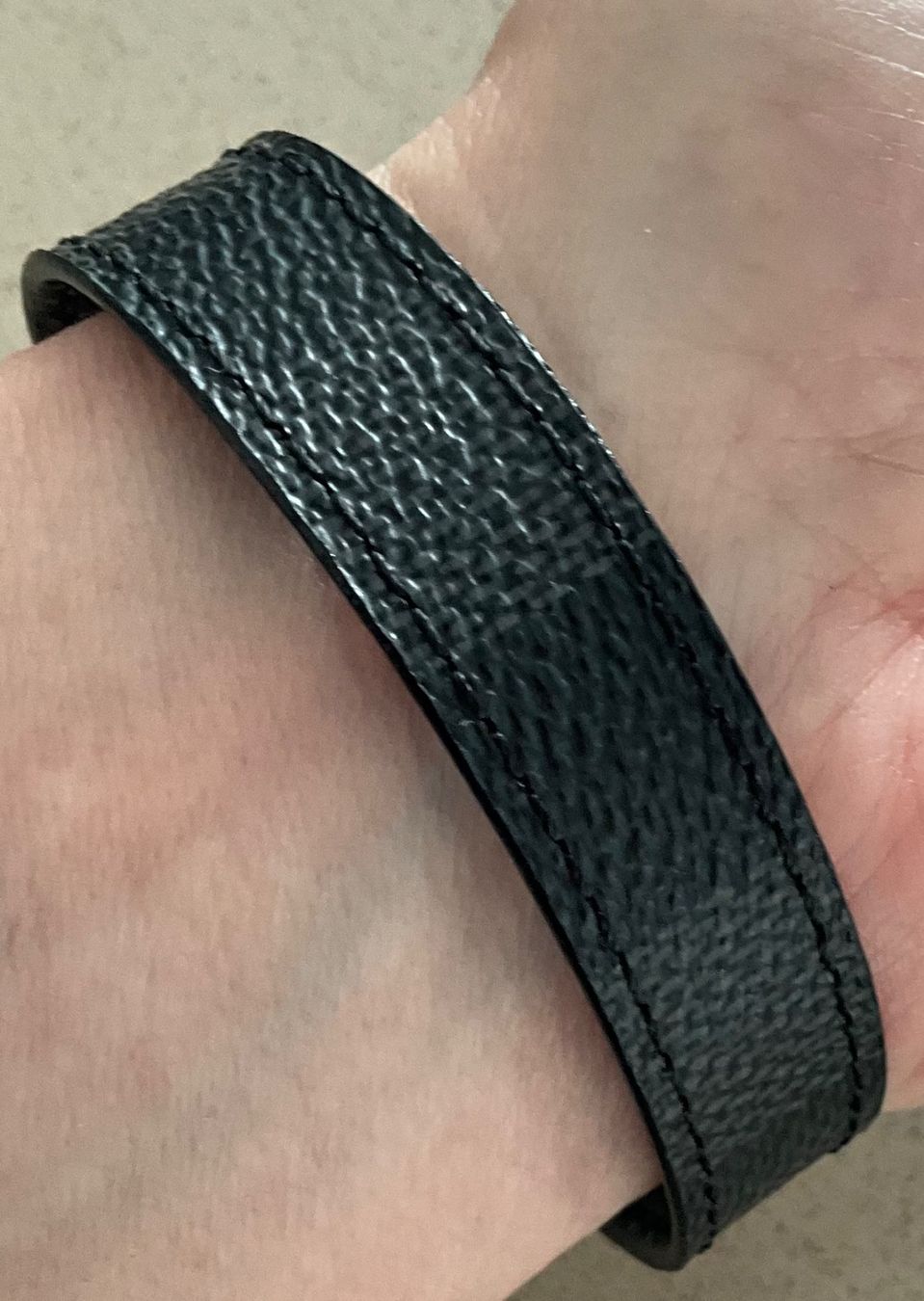 Louis Vuitton Bracciali & Braccialetti: Louis Vuitton Lederarmband – Usato da Seon venduto da xanae 1