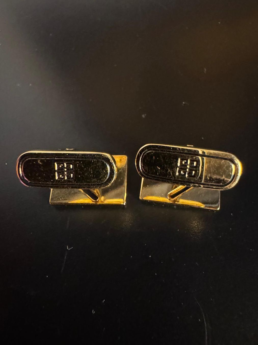 Givenchy Gemelli: Givenchy Set – Manschettenknöpfe & Krawattenklammer – Usato da Winterthur venduto da Dejv 3