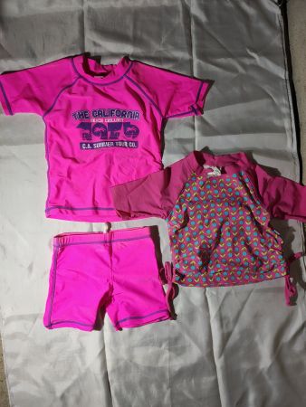 Mädchen Badeshirt 2x und 1x Hose Grösse 86/92