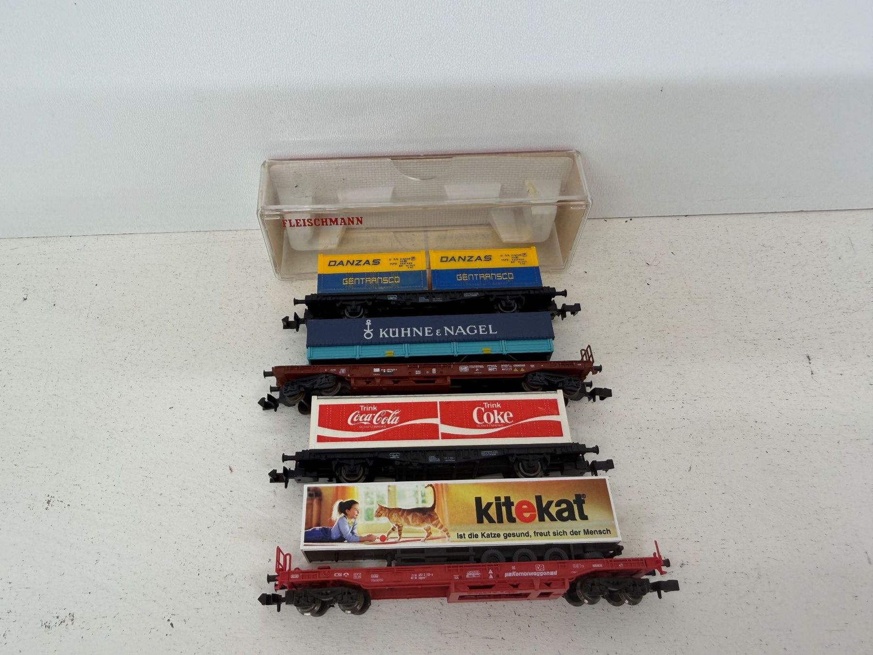 Modellini di ferrovie: Fleischmann 8233; 8243 , Roco 25289 Güterwagen – Usato da Büsserach venduto da ModellbahnDepot