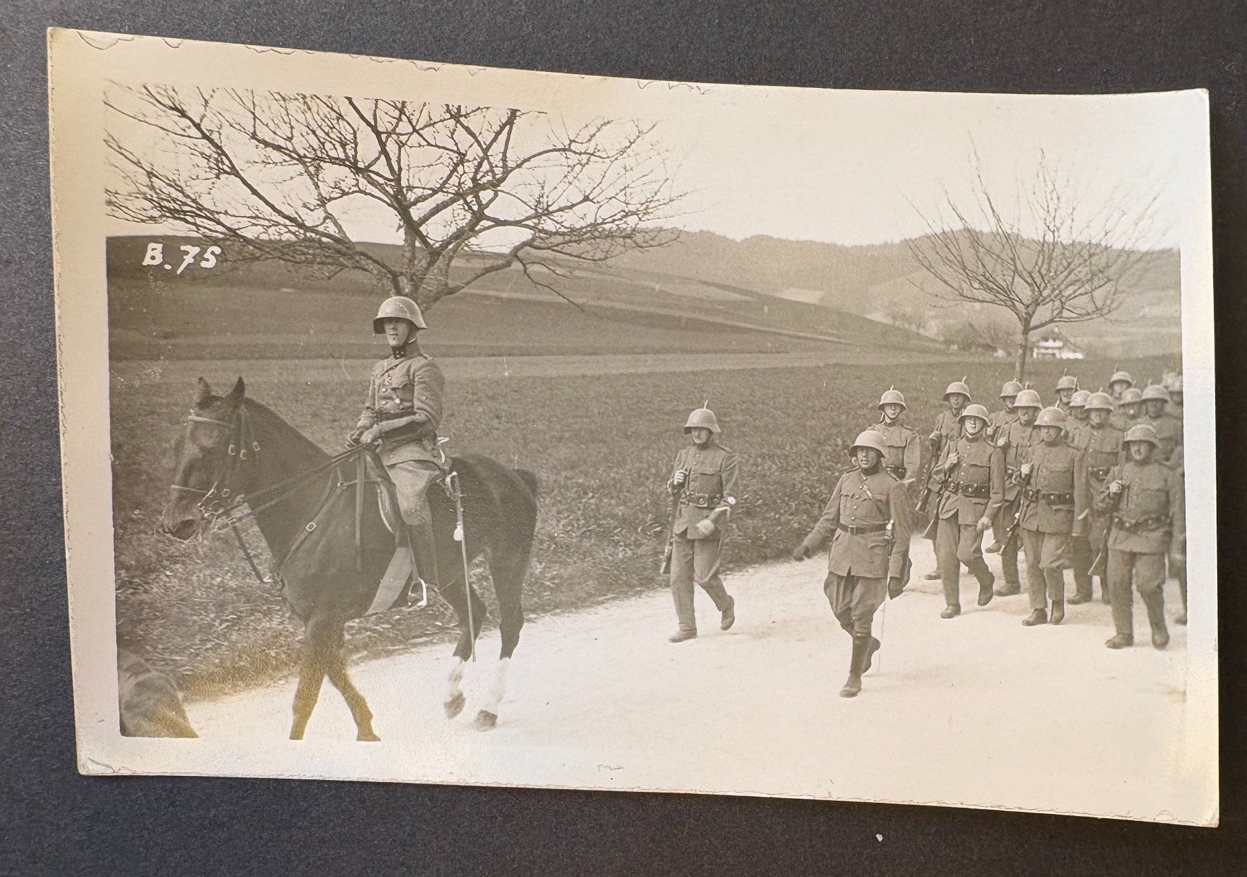Armée suisse Armes blanches: ANSICHTSKARTE SCHWEIZER ARMEE PFERD UND REITER – D'occasion à Ostermundigen par crazy-horse-1840