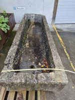 grosser Antiker Brunnen aus Naturstein