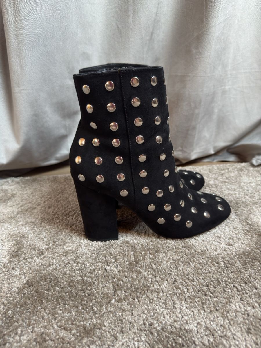 Morgan Scarpe da donna: Bottines Morgan velours noir cloutées T40 – Usato da Vuippens venduto da Anna_as