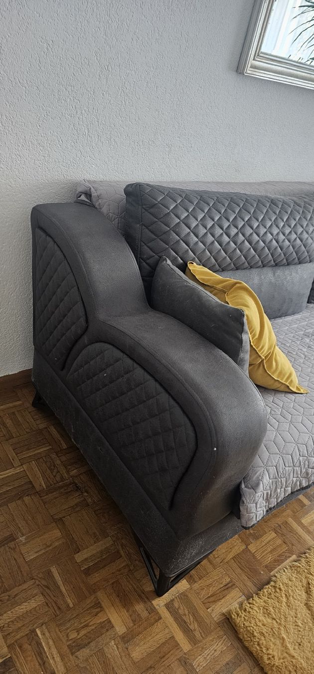 Divani: 2 Canapés lit en velours gris capitonnés - comme neufs – Usato da Monthey venduto da Chez-Dani-81