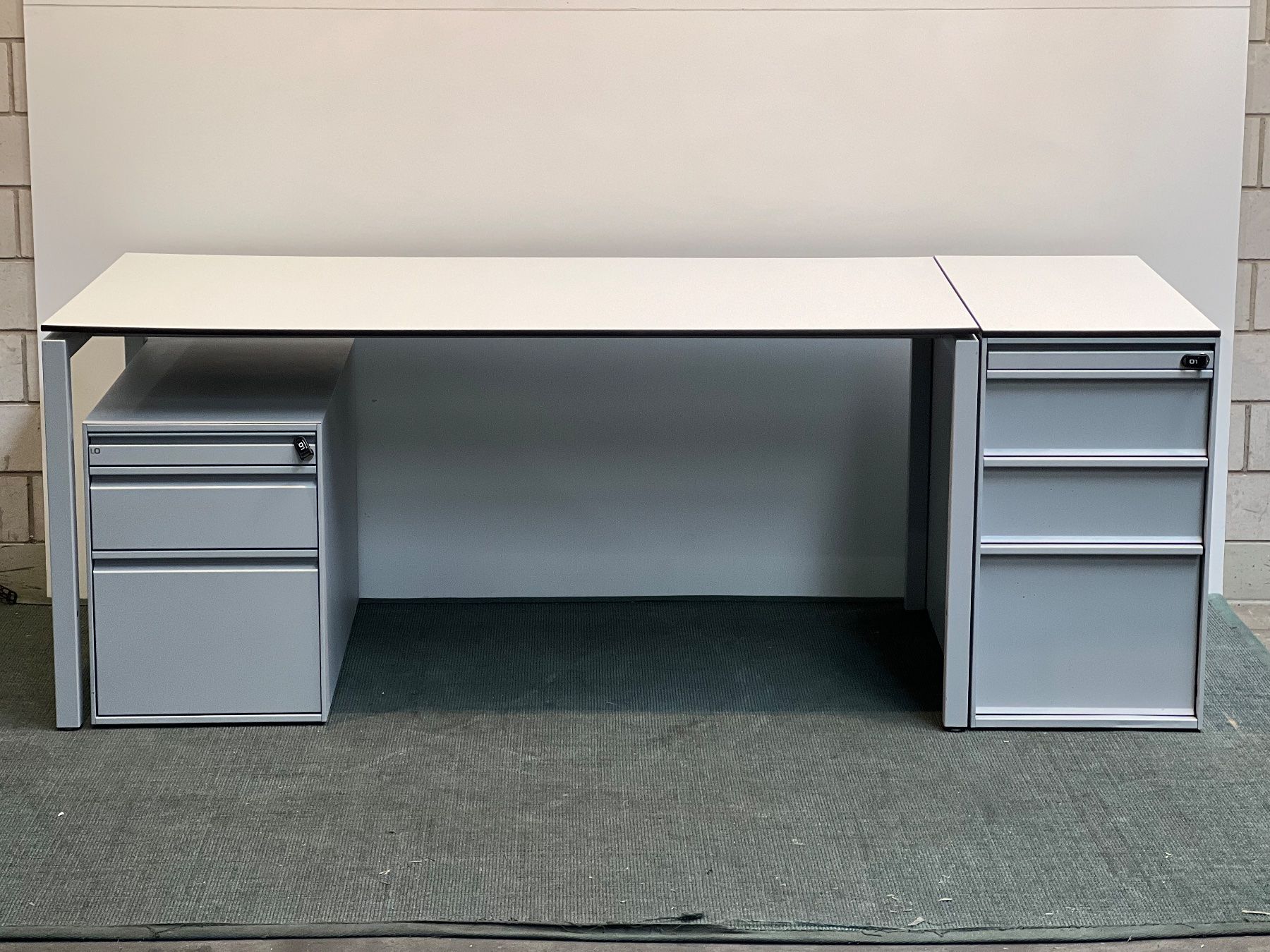 Lista Scrivanie: Arbeitsplatz-Set von Lista Office LO – Usato da Wangen an der Aare venduto da TBYN