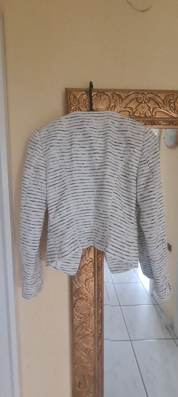 H&M Giacche: Kurz-Blazer H&M – Usato da Allschwil venduto da Virgo 2