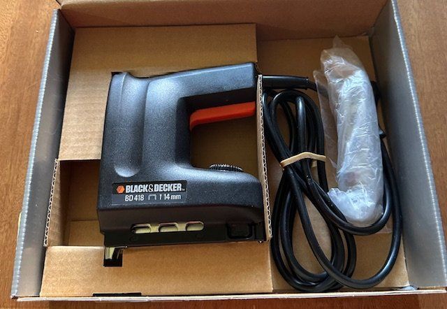 Tutti gli attrezzi: Black&Decker graffatrice con caricatore universale – Nuovo e nell'imballaggio originale da Gorduno venduto da ziovecc