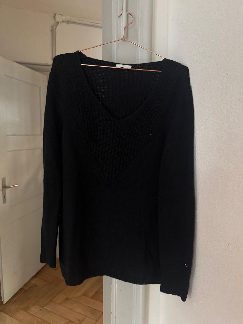 Pullover & Sweatshirts: Ina Kess Pullover schwarz V-Ausschnitt gebraucht – Gebraucht aus Wabern von coody33