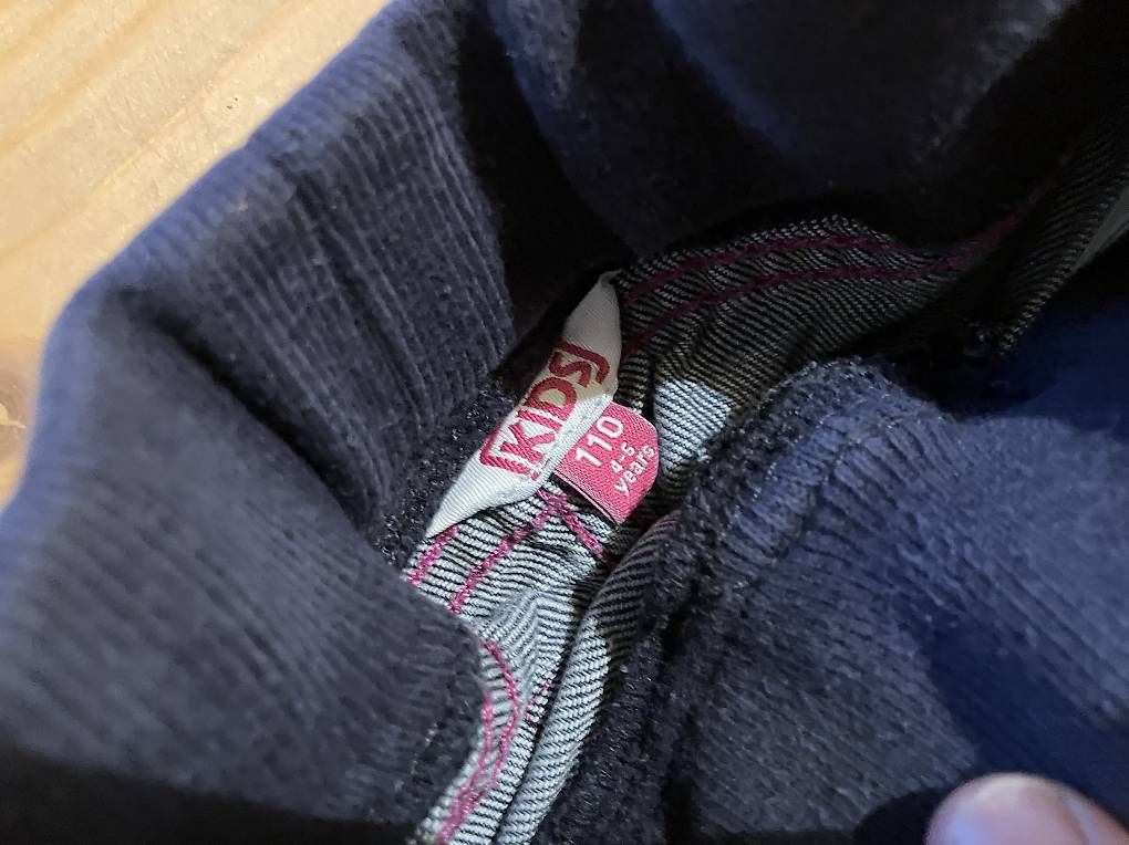 Pantalons: Jeans mit Bündchen Gr.110 – D'occasion à Brunnadern par Bumlebee 2