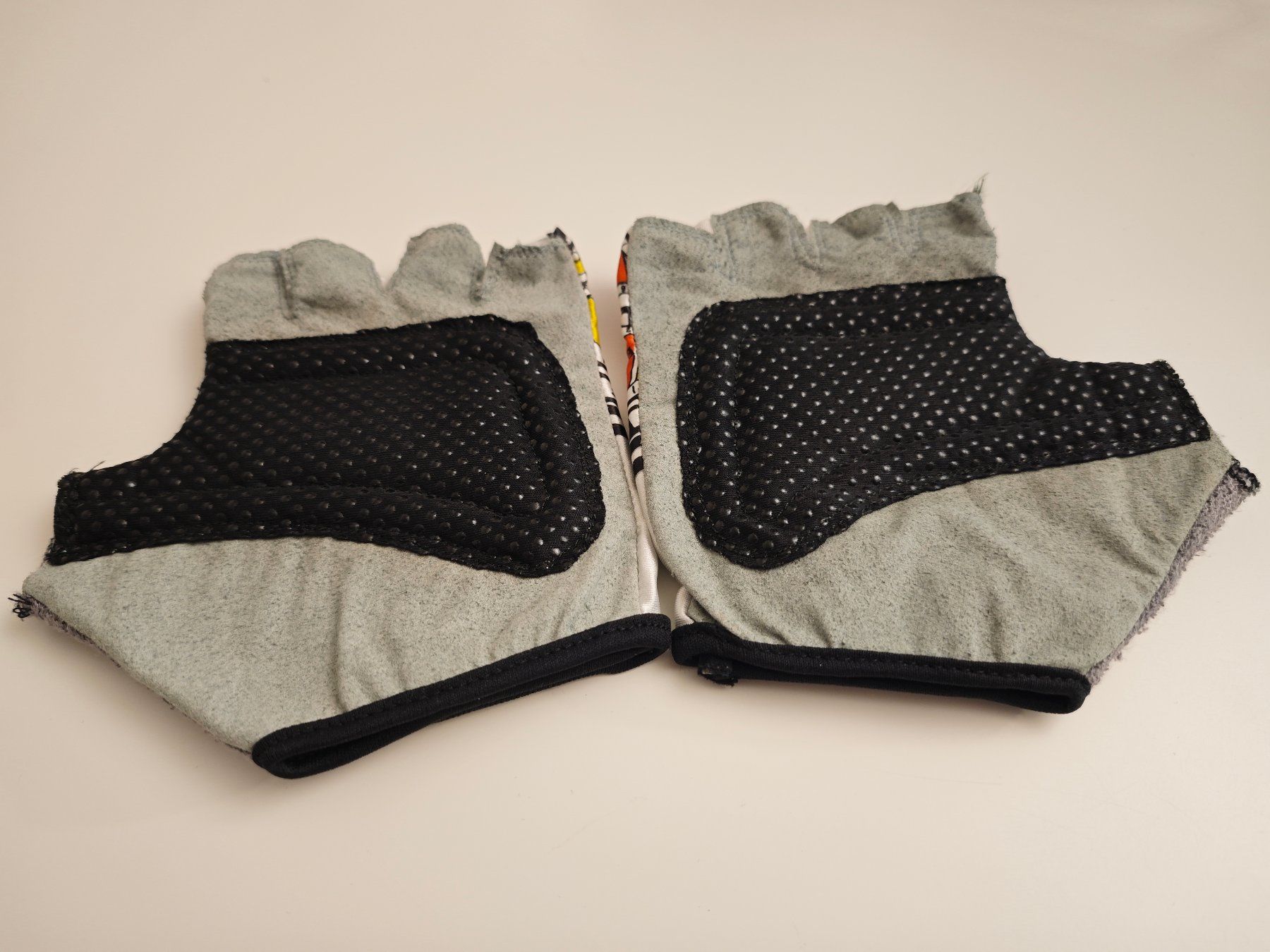 Guanti & manicotti: Fahrradhandschuhe – Usato da Gachnang venduto da alohasurferboy 1
