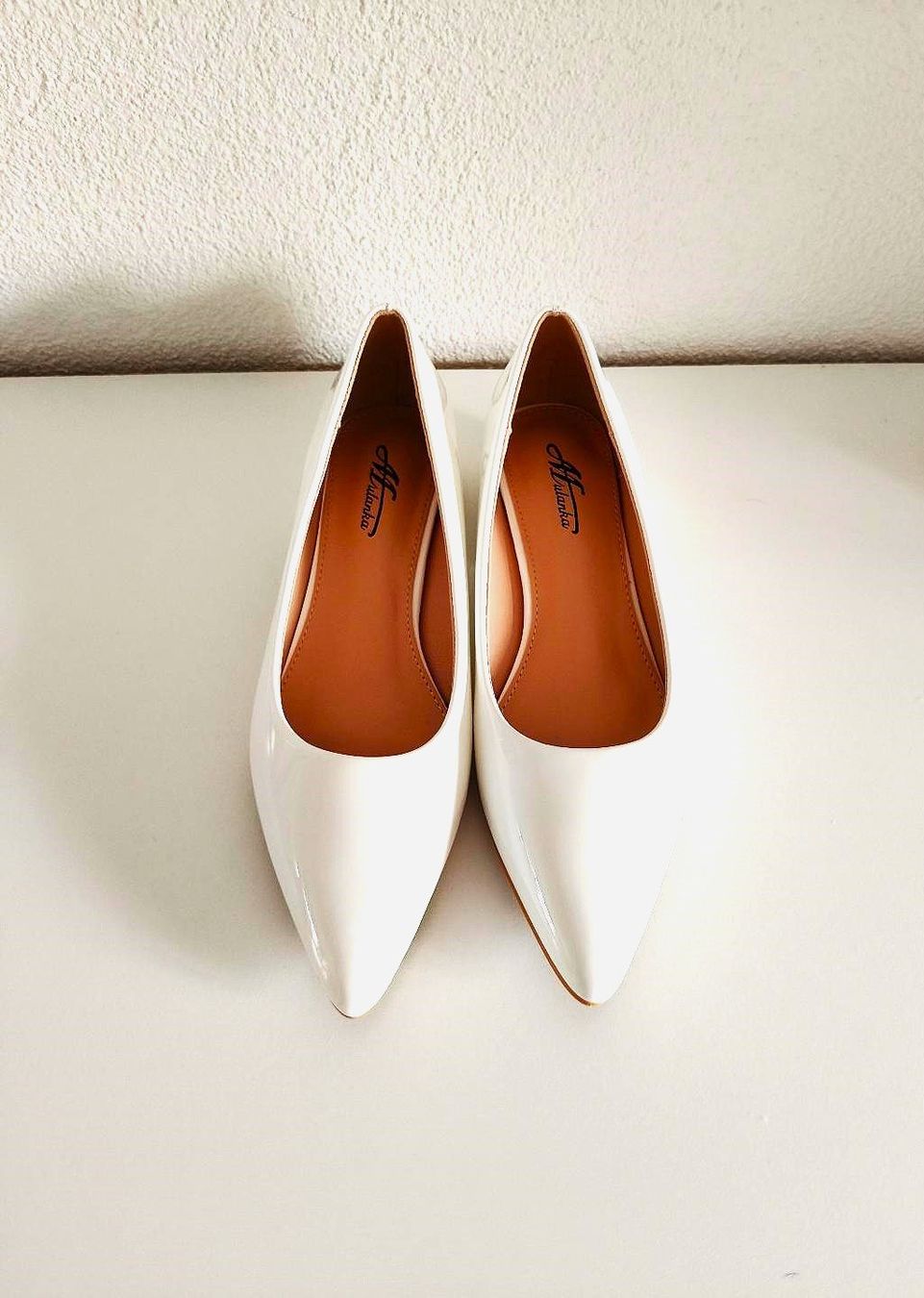 Scarpe da donna: NEUER Weisser Ballerina Grösse 39 – Nuovo (secondo la descrizione) da Dielsdorf venduto da SHOES_BY_SYLVI