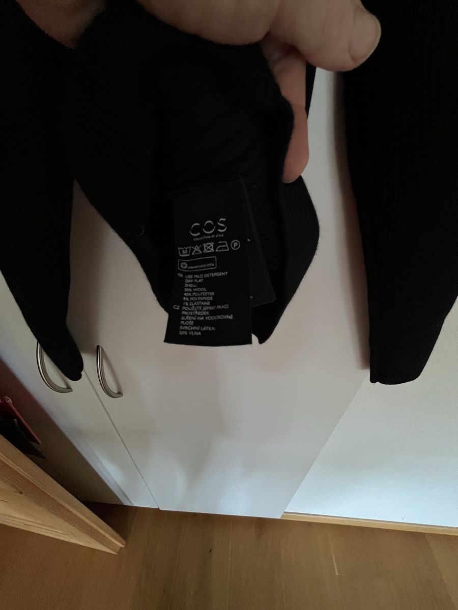 Cos Maglioni & Felpe: COS Strickpullover mit Puffärmeln, Schwarz, Grösse XS – Usato da Wädenswil venduto da Iana32 4