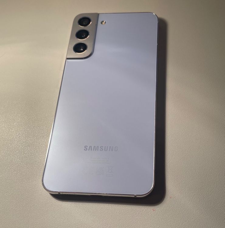 Samsung S22+ 256GB mit Wireless Charger Trio + 32GB SD Karte Kaufen