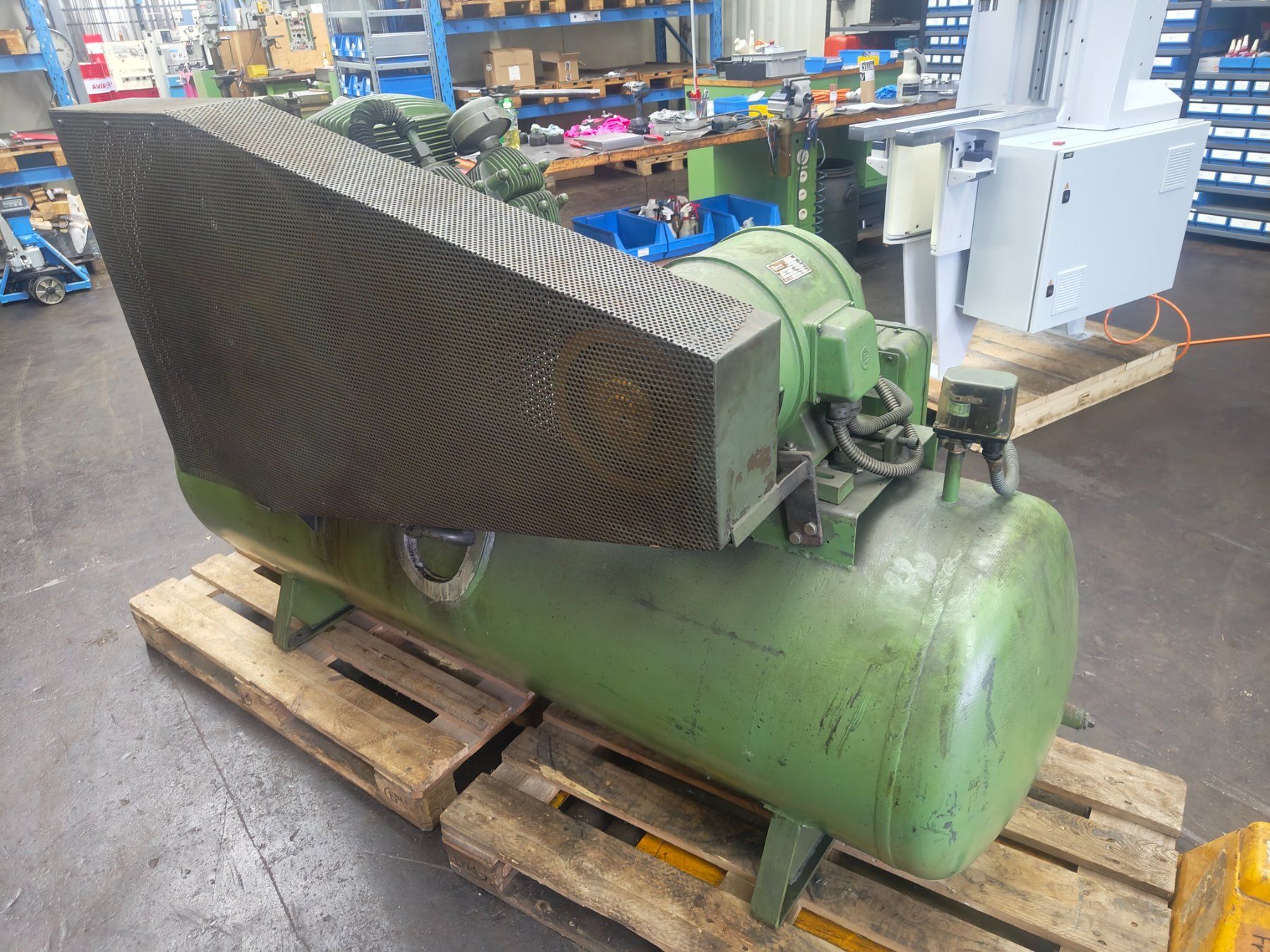 Compressori: Kompressor 500 Ltr, Baujahr 1955 – Usato da Altendorf venduto da LindenbergTechnisAG 1