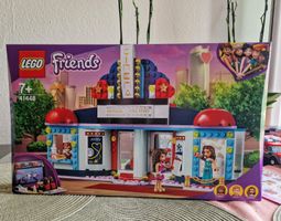 LEGO Friends 41448 Heart Lake City Kino Set