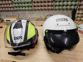 2 Casques de moto IXS 