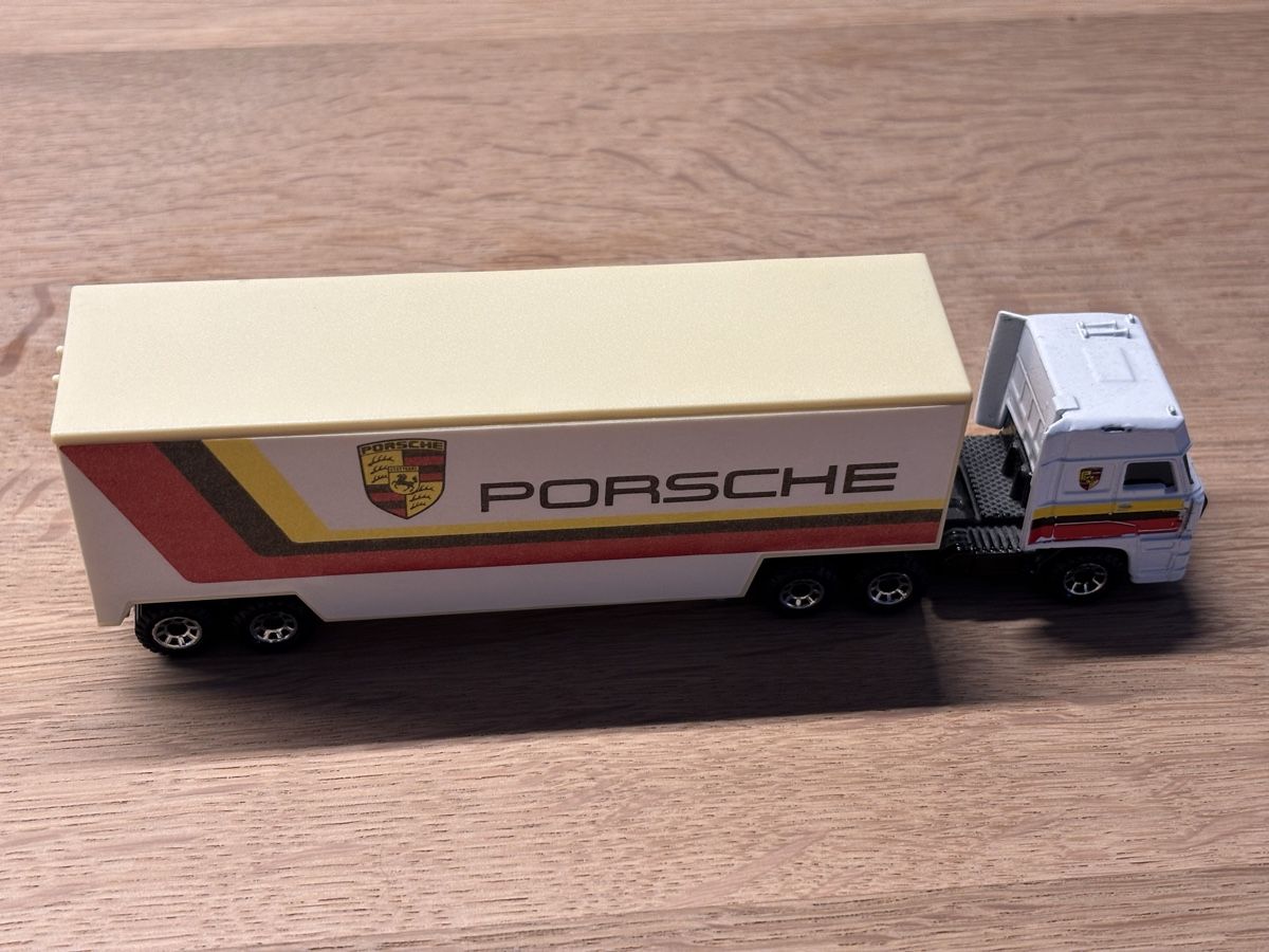 Matchbox Modellautos: 1 Sattelschlepper**Porsche**Matchbox** – Gebraucht aus Volketswil von Car6