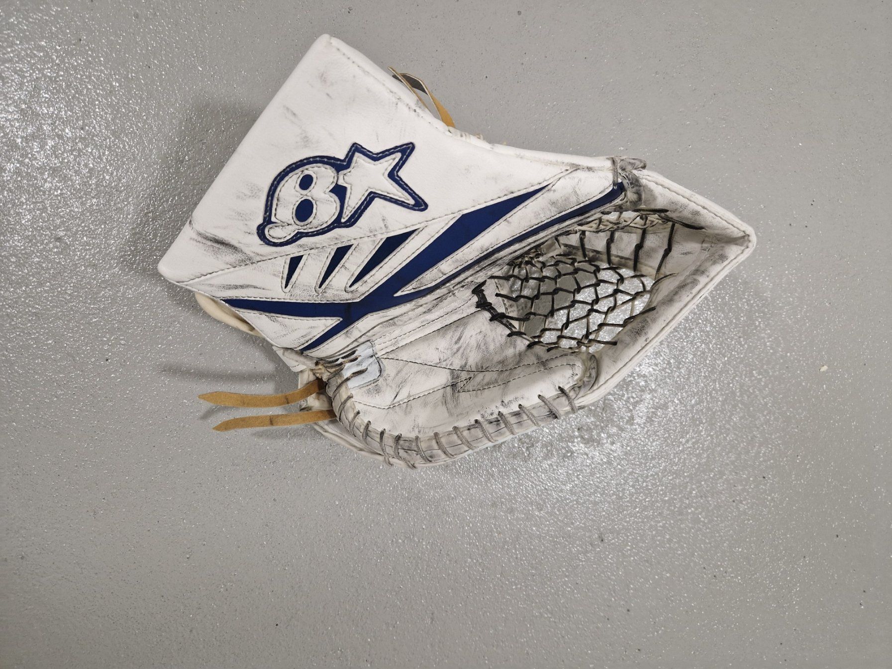 Ccm Altri accessori da uomo: Eishockey Fanghandschuh – Usato da Widnau venduto da Boston55