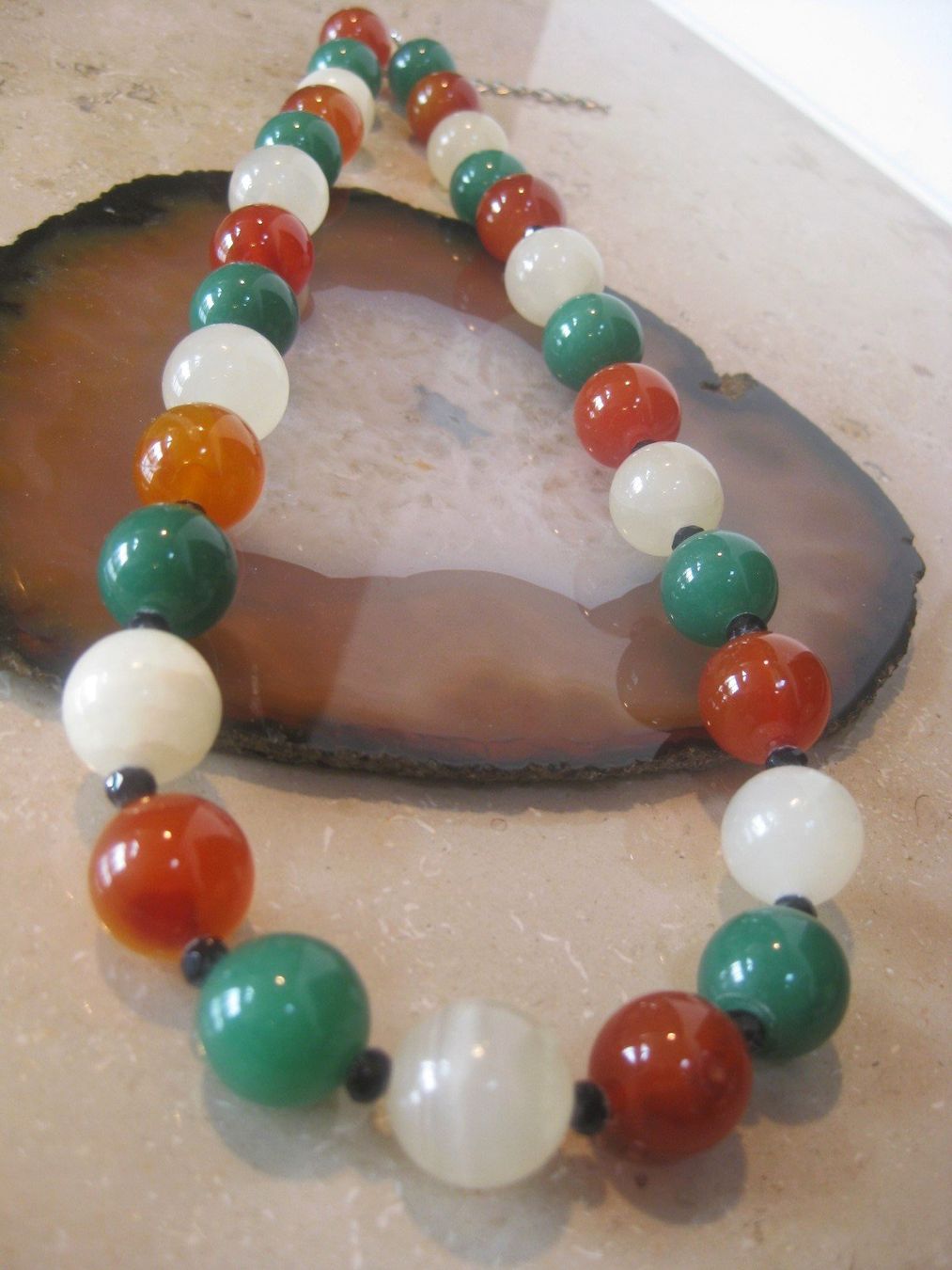 Catenine: ECHTE KARNEOL/JADE/CHALCEDONST. KETTE ca. 51 cm.L.109 g. – Nuovo (secondo la descrizione) da Weiningen ZH venduto da actera 4
