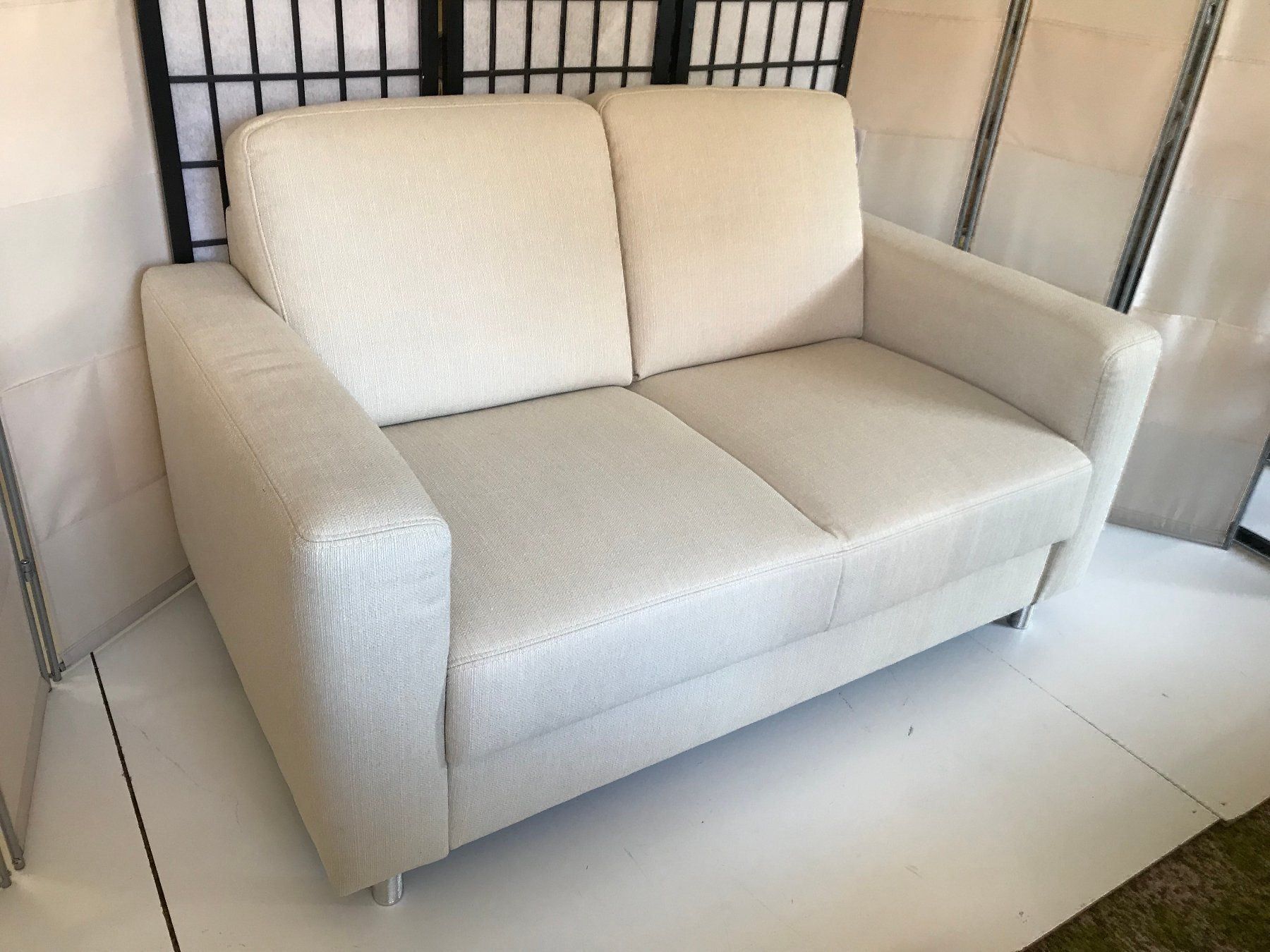Divani: 2er Sofa LEONE Stoff elfenbein 148 cm – Nuovo (secondo la descrizione) da Unterentfelden venduto da moebelrufli 2