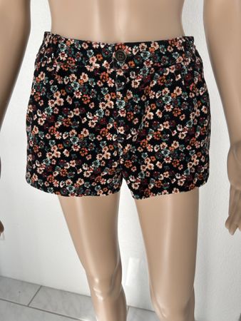 Divided H&M floral print shorts, size EU 34 - Summer!