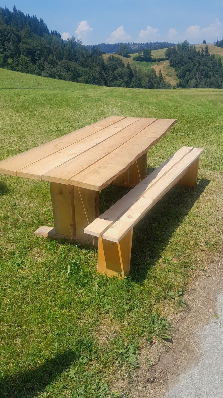 Set di tavolo e panche: Holztisch und Bank  – Usato da Romoos venduto da daluro