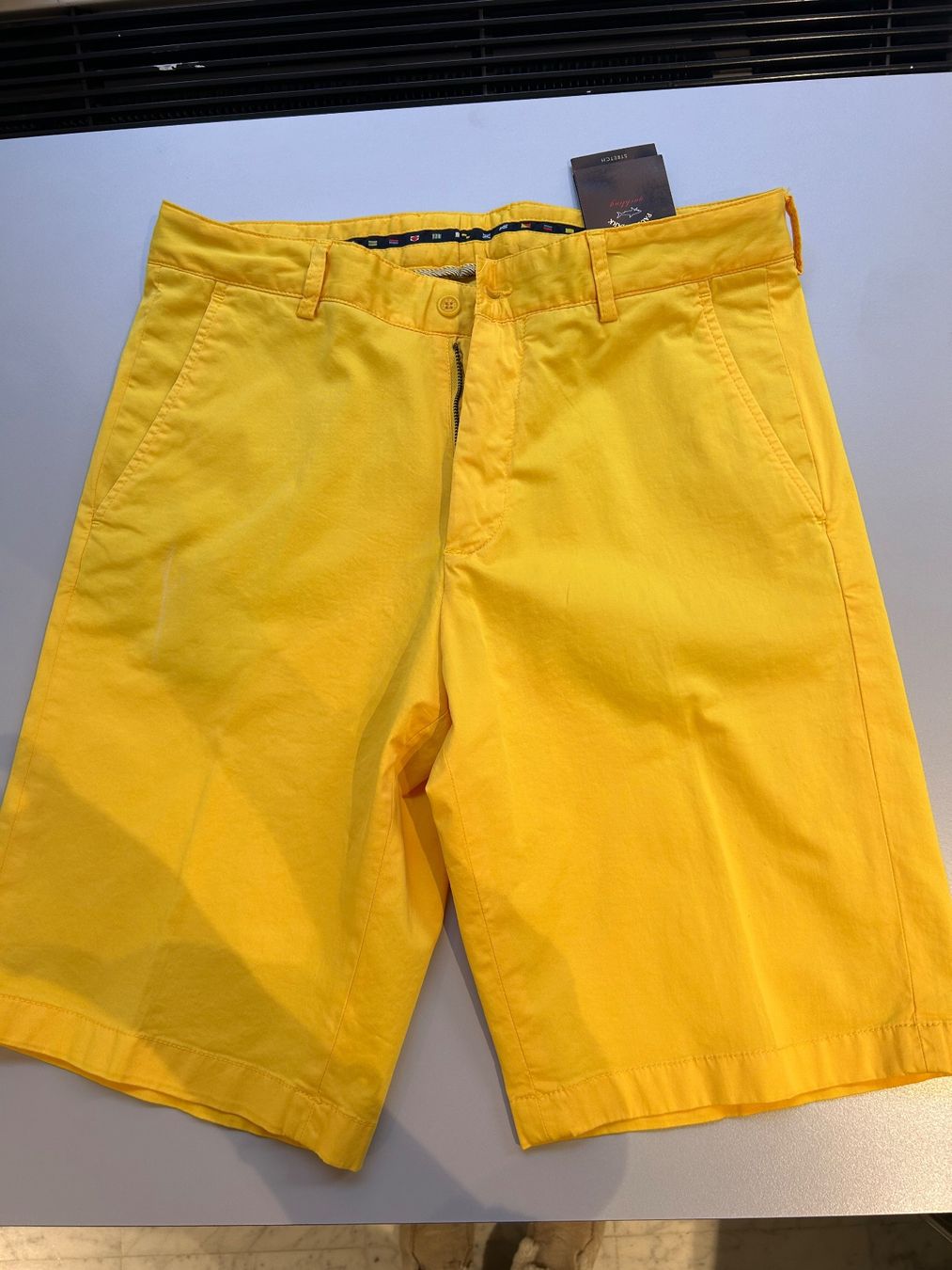 Pantaloni: Paul & Shark Bermuda gelb, Gr. 48, neu – Nuovo e nell'imballaggio originale da Glattpark(Opfikon) venduto da Cmberger