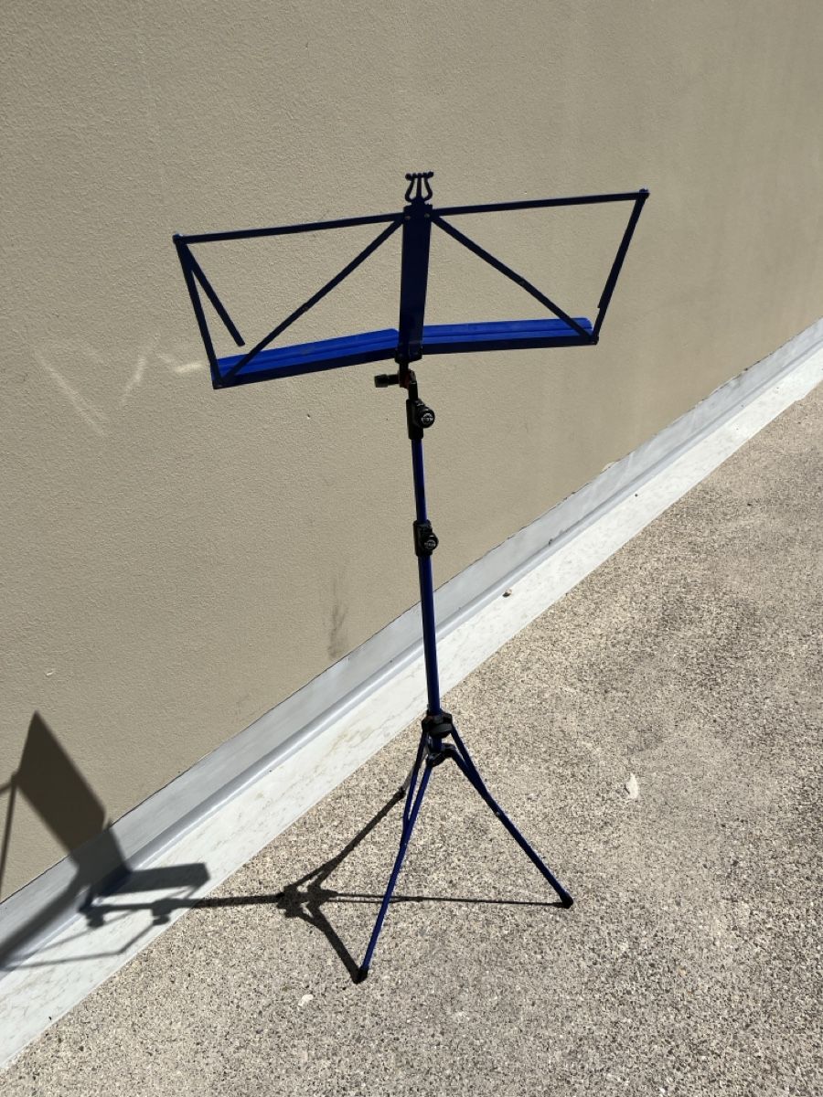 Strumenti musicali: K&M Notenständer blau – Usato da Basel venduto da oosummerrainoo 1