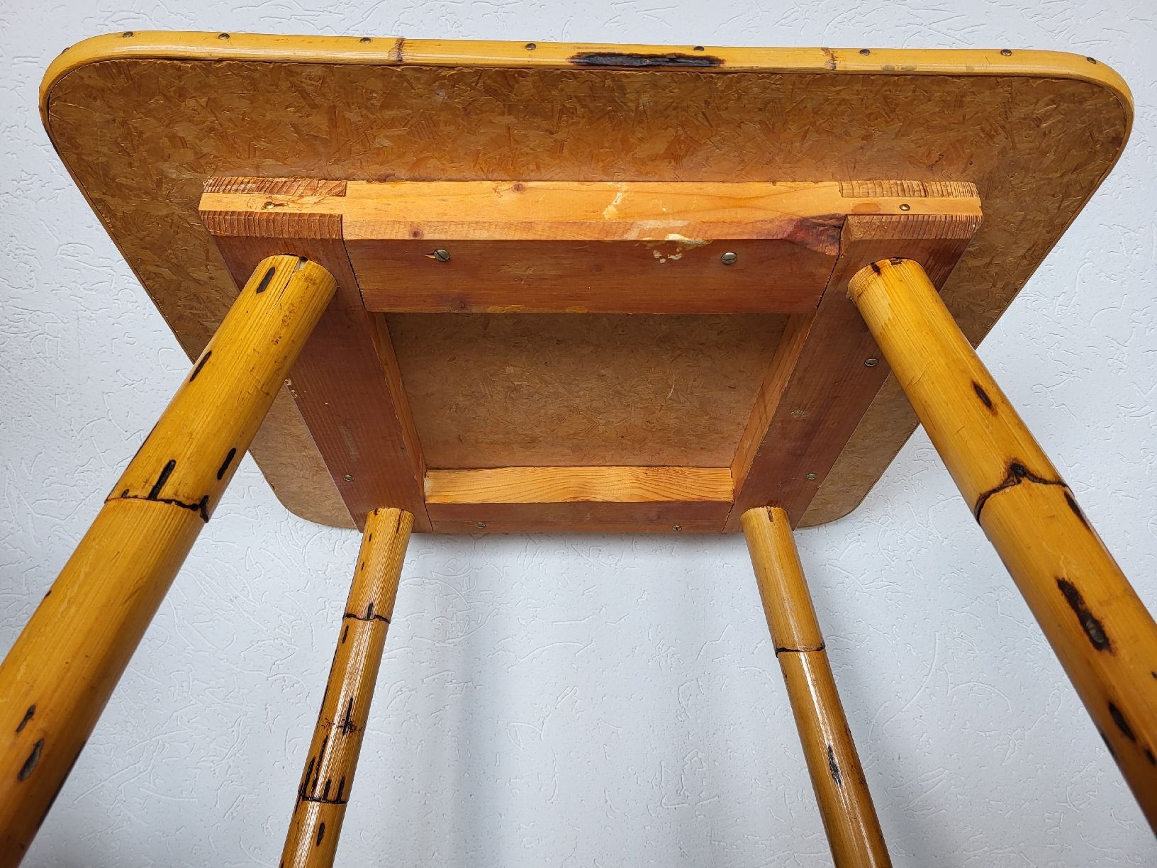 Tische: Table vintage en bambou carrée 1960er – Gebraucht aus Vevey von oldiz 4