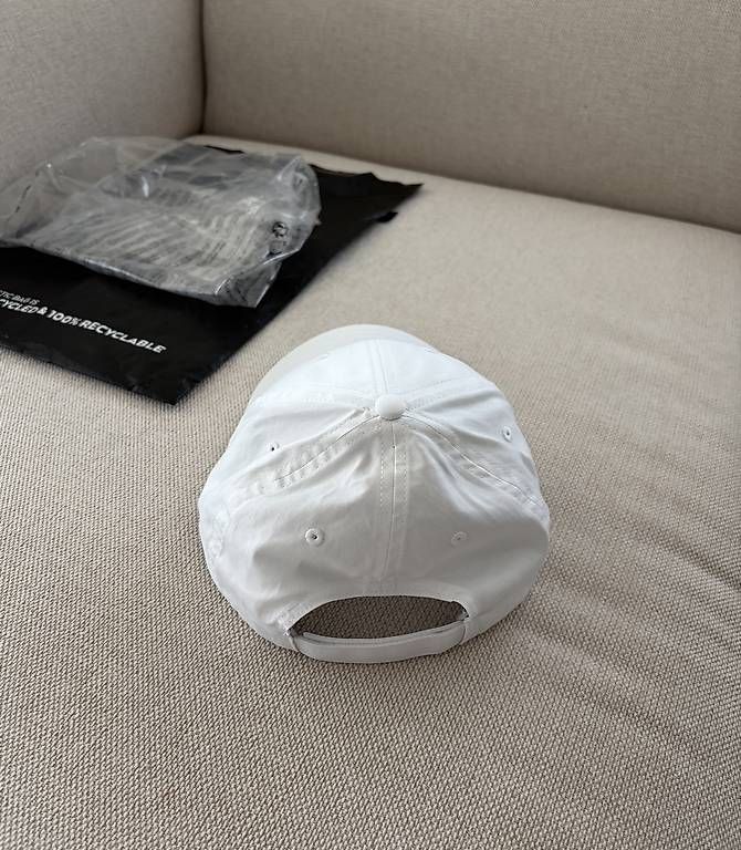 Alo Yoga Chapeaux, bonnets & casquettes: Alo Off-Duty Cap weiss neu – D'occasion à Lachen SZ par dar_hjg9 1