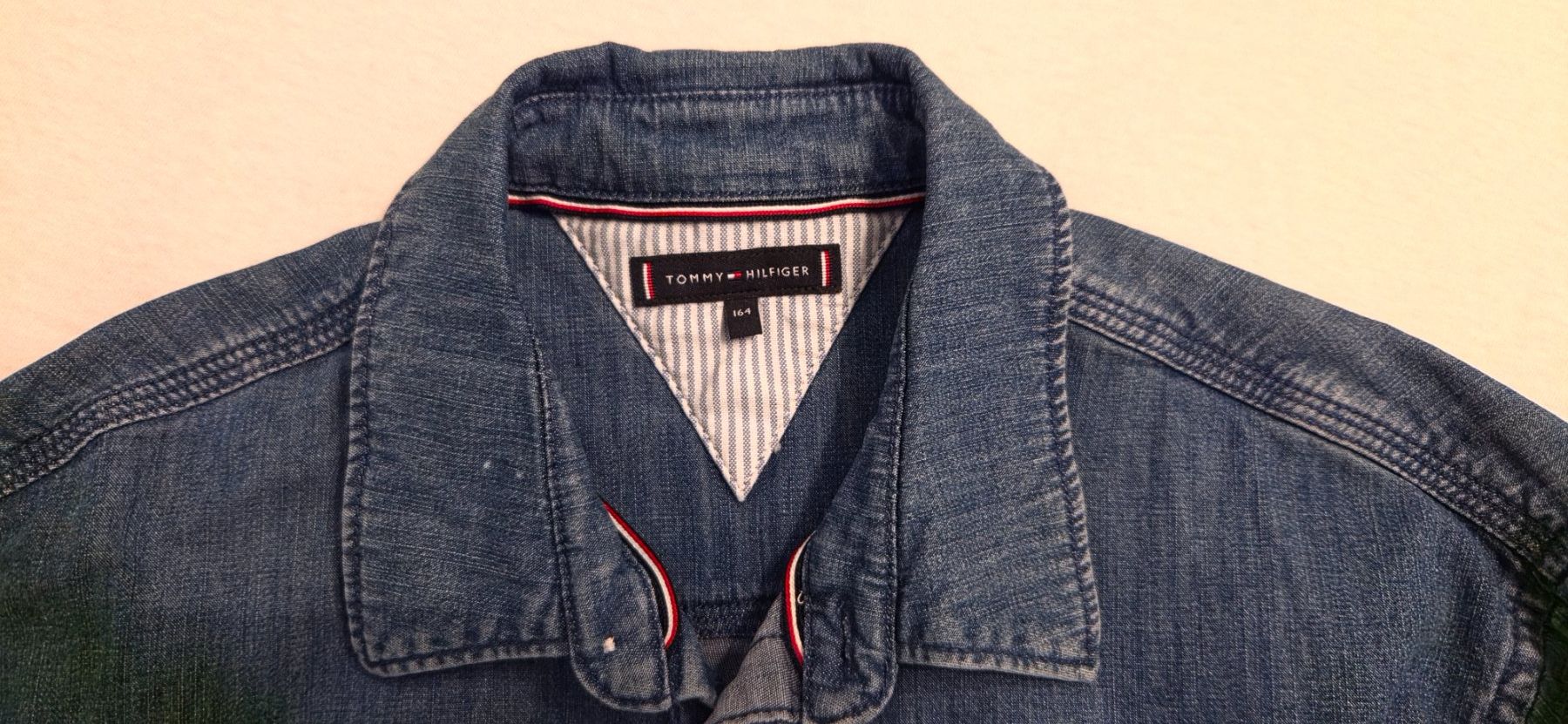 Tommy Hilfiger Hemden, T-Shirts & Polos: Jeanshemd Tommy Hilfiger – Neu (gemäss Beschreibung) aus Hausen am Albis von Dorinan 2