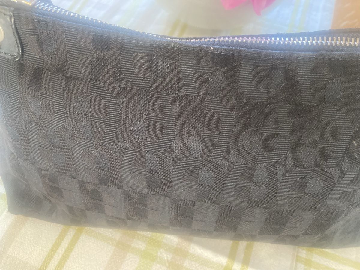 Aigner Borse da donna: Aigner kleine schwarze Tasche mit Logo – Usato da Rapperswil SG venduto da stadtpflanze 1