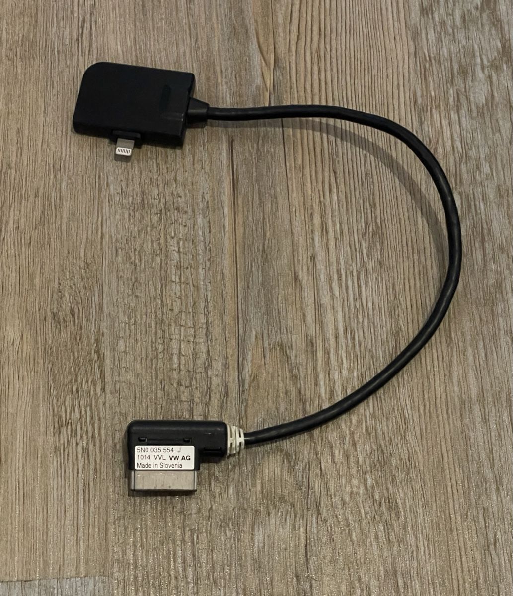 Unità & Adattatore: VW MDI Lightning Adapter Kabel IPhone / IPode – Usato da Wichtrach venduto da BRASLETTI_76