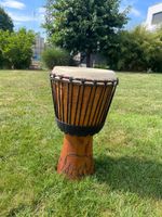 Djembe Trommel mit Afrikanischer Nashorn Schnitzerei