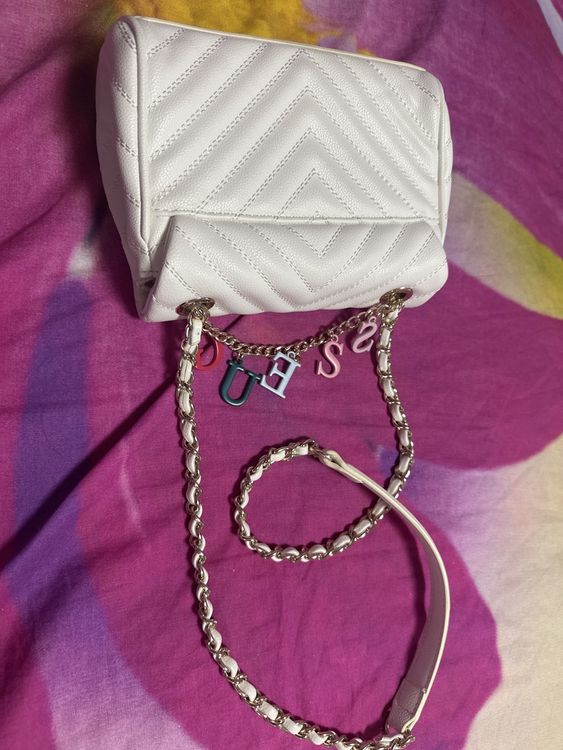 Guess Taschen für Damen: Weisse Handtasche von Guess mit Kette, neuwertig. – Neu (gemäss Beschreibung) aus Netstal von Queen37 5