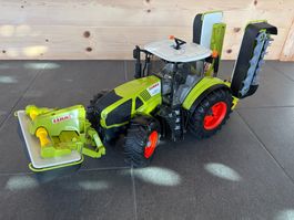 Bruder Claas Axion 950 inkl. Dreifach-Mähwerk