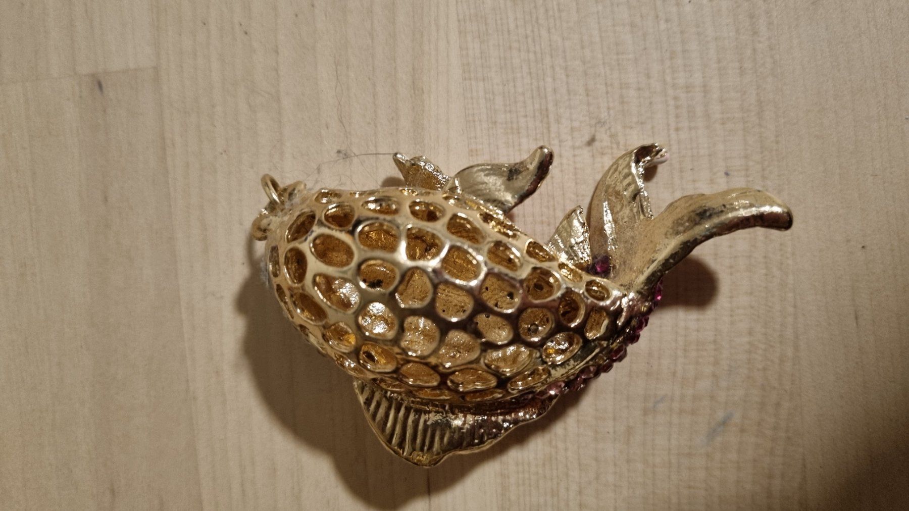 Ciondoli: Gros pendentif poisson rose avec strass – Usato da Neuchâtel venduto da mepirata 2