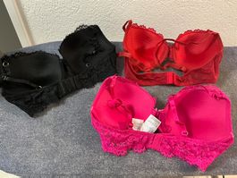 3 BHs mit Spitze, verschiedene Farben, Grösse 80C