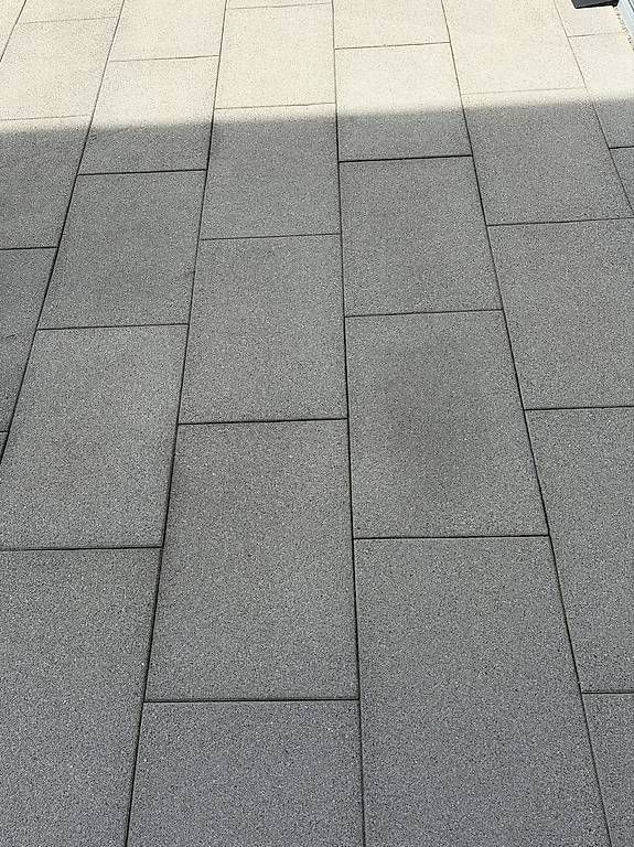 Bodenbeläge: Betonplatten  – Gebraucht aus Oftringen von unserhundaisha
