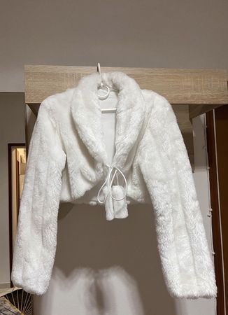 Weisse Felljacke Bolero Braut Lacey Bell, Gr. 40/M/L