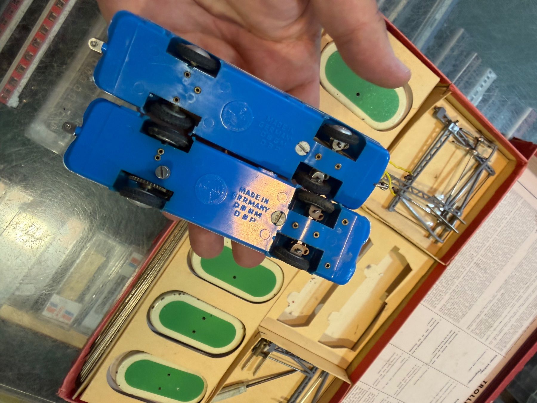 Eheim Modellini di ferrovie: Eheim H0 DC Vintage Trolley Bus 103 – Usato da Chiasso venduto da Carrara-Modellismo 3