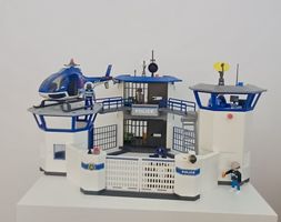 Playmobil Polizeistation mit Hubschrauber und Fahrzeug