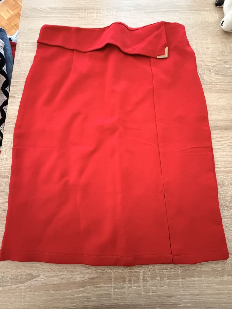 Gonne: Roter Minirock mit Schlitz, Grösse M – Nuovo (secondo la descrizione) da Trimbach venduto da Schwaenchen