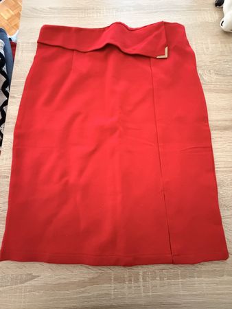 Roter Minirock mit Schlitz, Grösse M