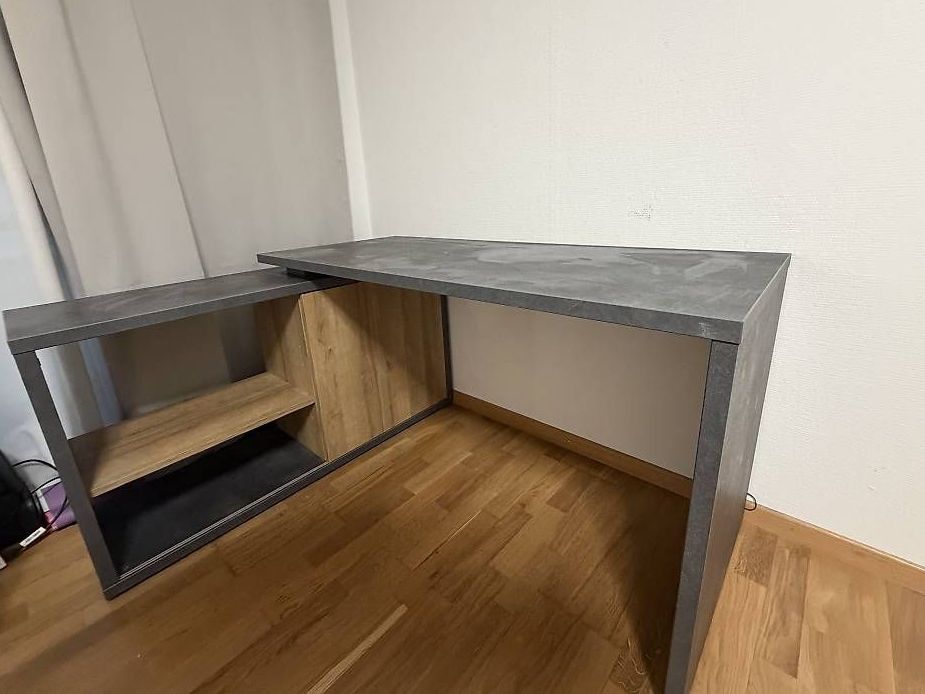 Mömax Schreibtische: Eckschreibtisch – Gebraucht aus Zürich von eiszweiduure