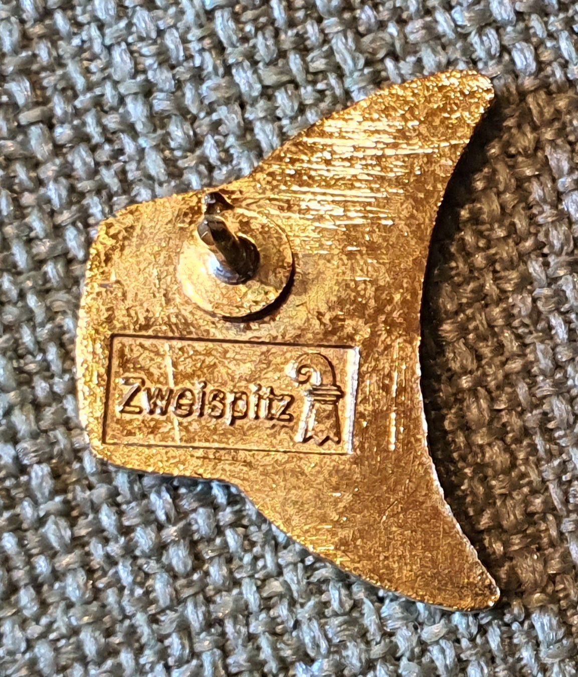 Copricapi, berretti & cappellini: L696 - Pin Basler Polizei Hut - 1795 / Zweispitz – Usato da Reinach BL venduto da Boston-Verkauf 1