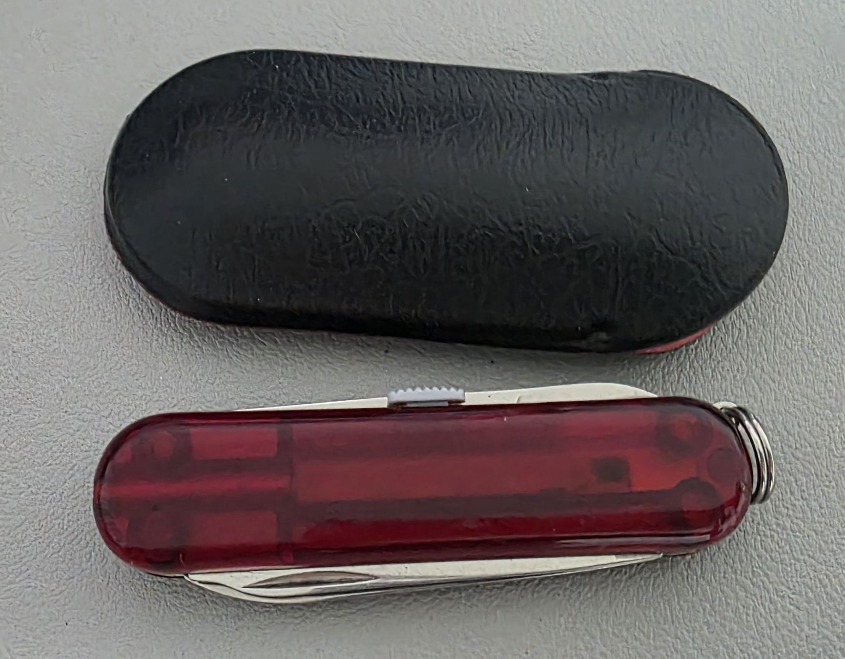 Victorinox Coltelli tascabile: Victorinox Sackmesser Classic, rot transparent – Usato da Niederuzwil venduto da 262305 1